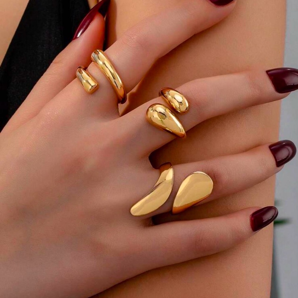 Elegant Gold-Tone Women's Jewelry Set (3)